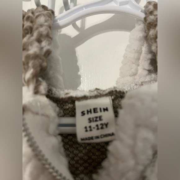 GIRLS SHEIN PLAID SWEATER - Picture 3 of 3